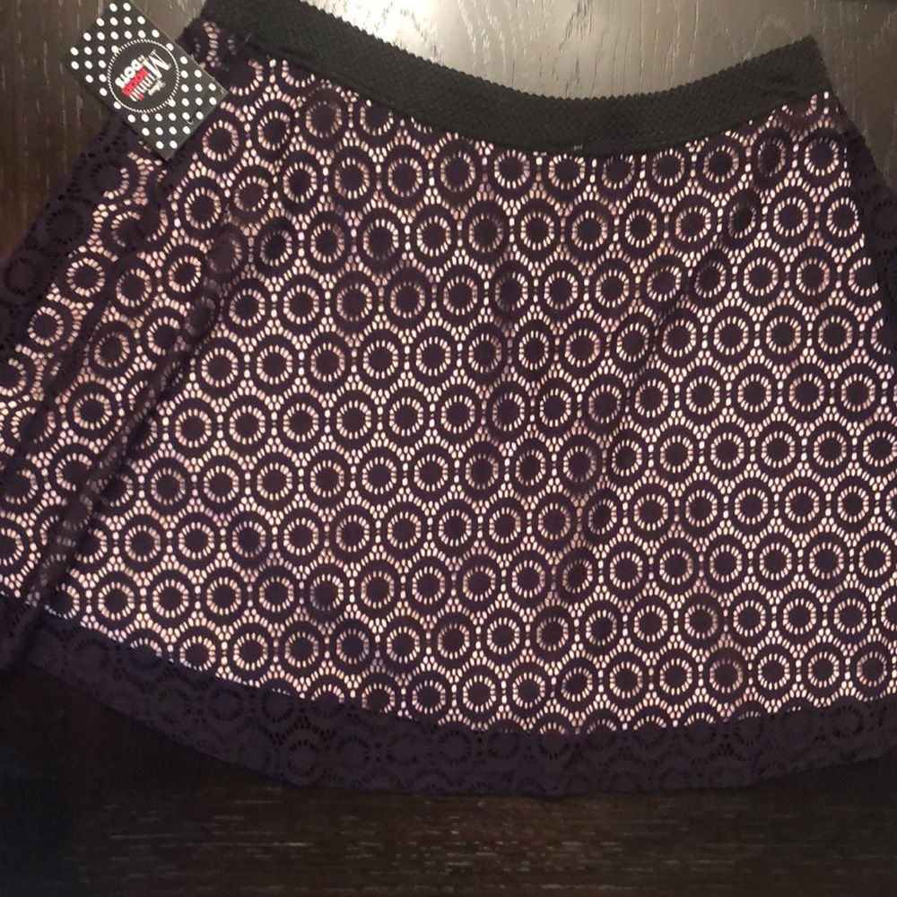 VERY CUTE NEW SKIRT with tags never been worn. Size L